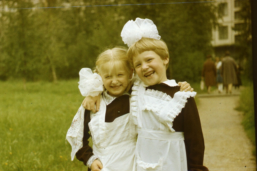    София Климович (справа) с подругой Аней 1 сентября 1988 г. предоставлено Софией Климович