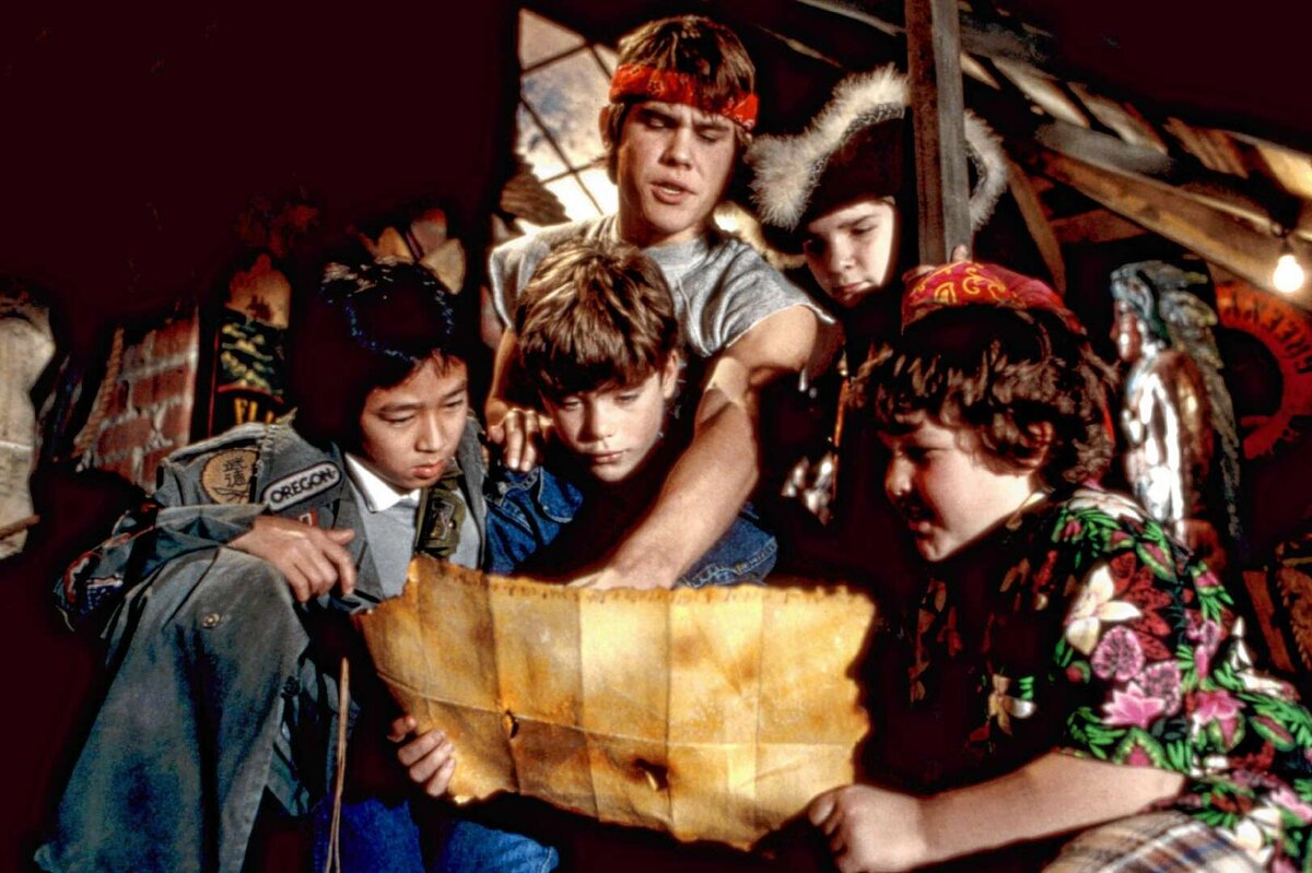 Приключения 90х. Балбесы / the Goonies (1985). Джонатан ке Кван балбесы. Goonies Josh. Балбесы Стивен Спилберг.