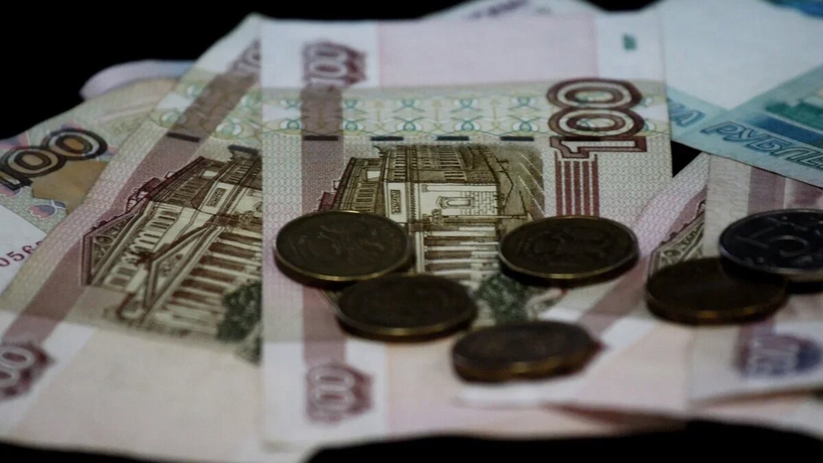     В Татарстане средняя зарплата в период с января по июнь этого года составила 50 065 рублей. Такими данными поделился первый заместитель премьер-министра РТ Рустам Нигматуллин в ходе совещания по вопросам выполнения показателей оценки эффективности деятельности высших должностных лиц.