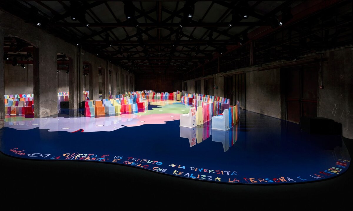 Пространство созданное Гаэтано Пеше для показа