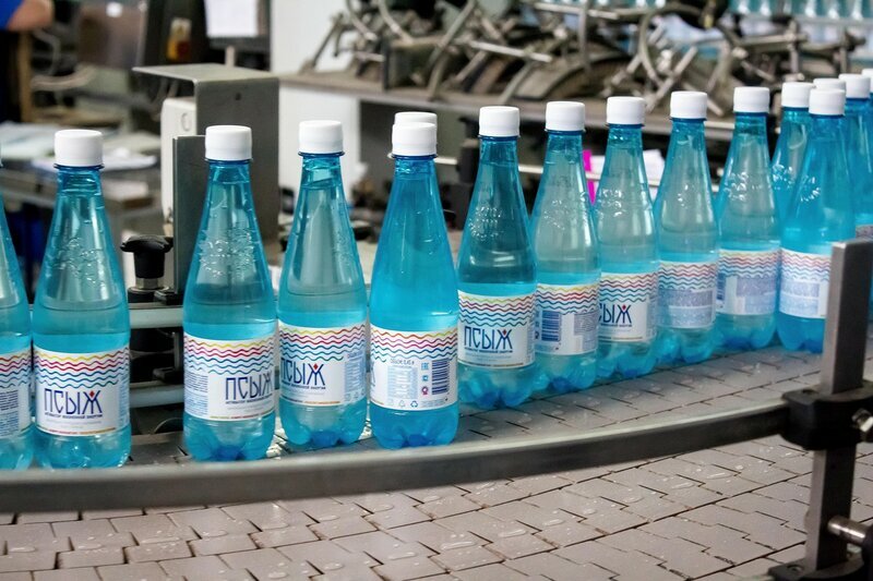 Бутилированная минеральная вода. Минеральная вода волжанка ундоры 0. Завод в черкесске аквалайн. Российская минеральная вода. Минеральные воды.