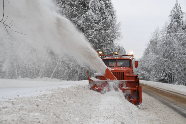    Уборка дорог от снега Lenobl.ru