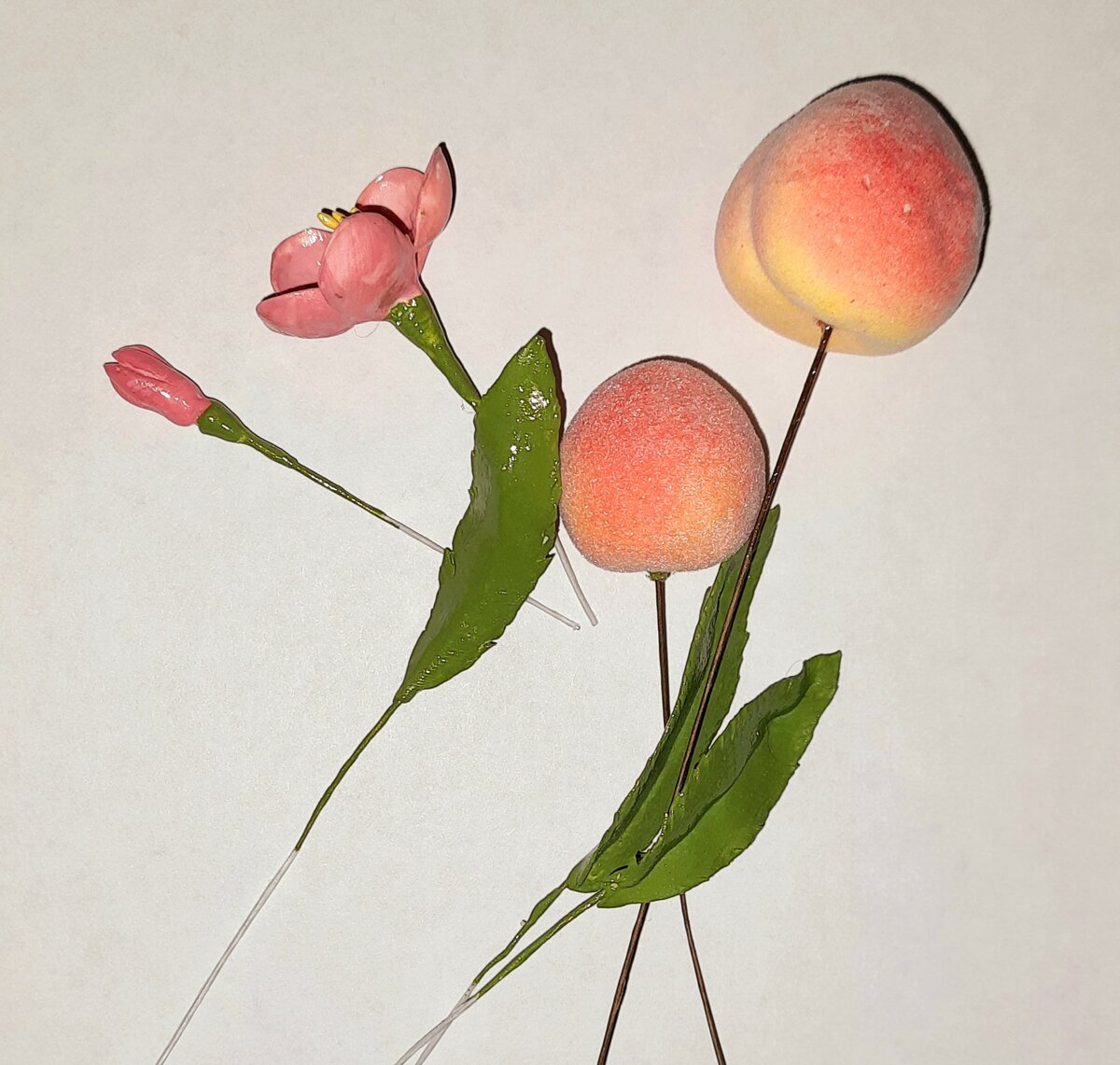 Персик из глины