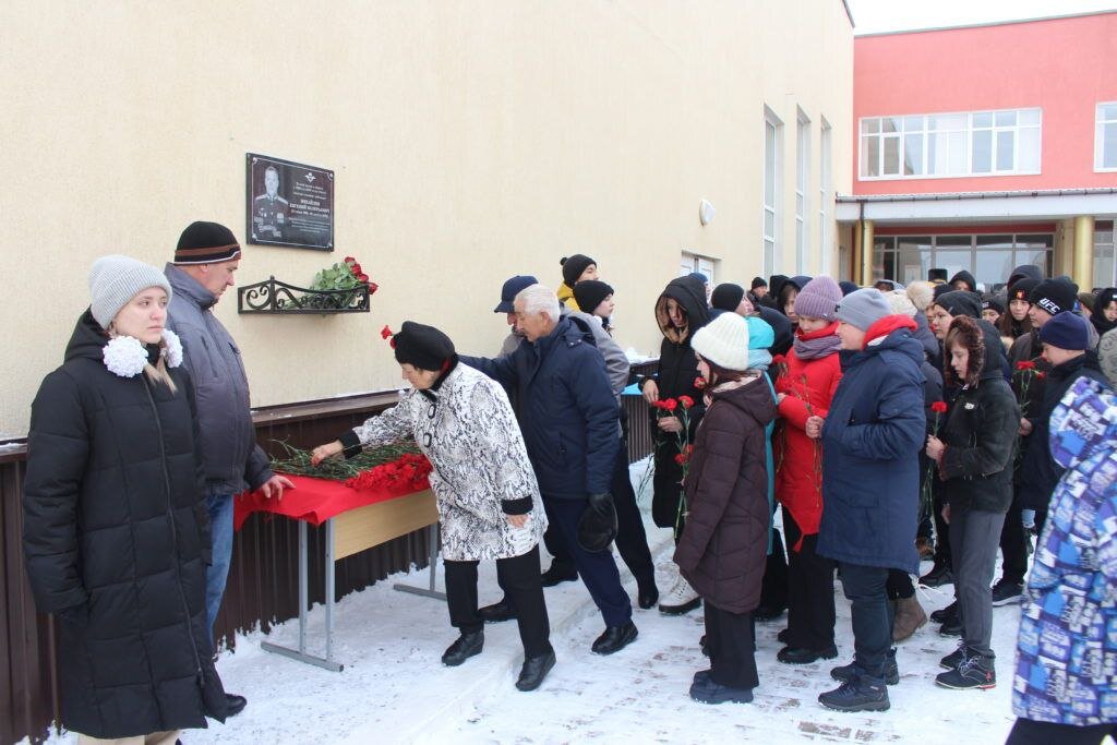  📷    В Беляевском районе увековечили память о Евгении Михайлове, который погиб на Украине Марина Шарт
