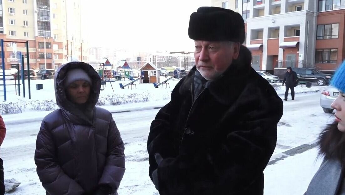     Омский чиновник Сергей Финашин «ласково» пообщался с журналистами на камеру.