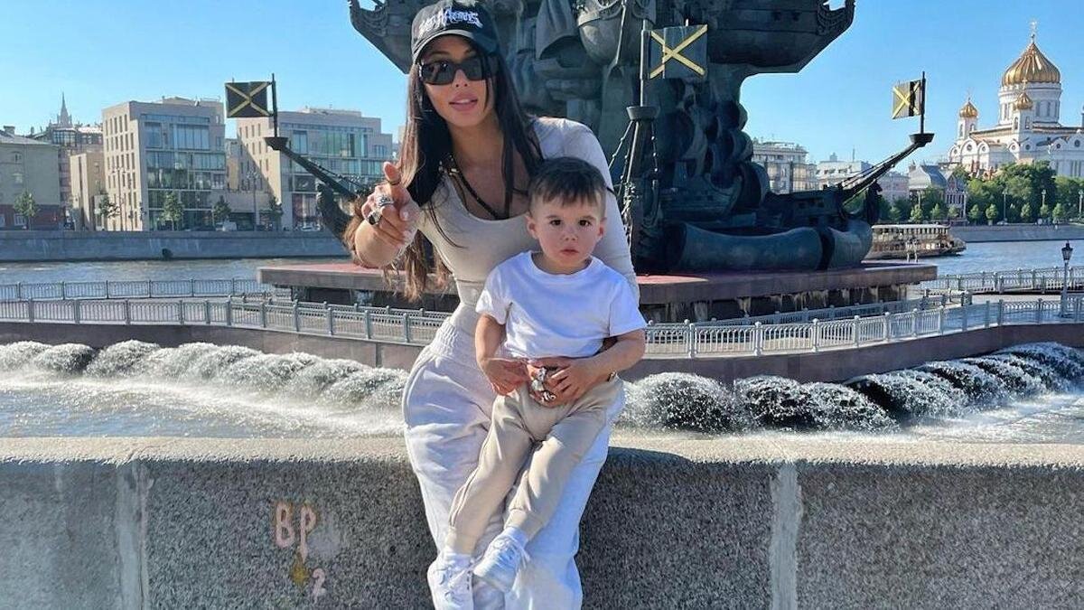    Анастасия Решетова с сыном:instagram.com/volkonskaya.reshetova