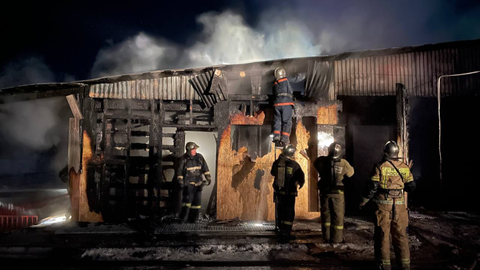    В Салехарде в районе «Гидропорт» сгорел частный гараж