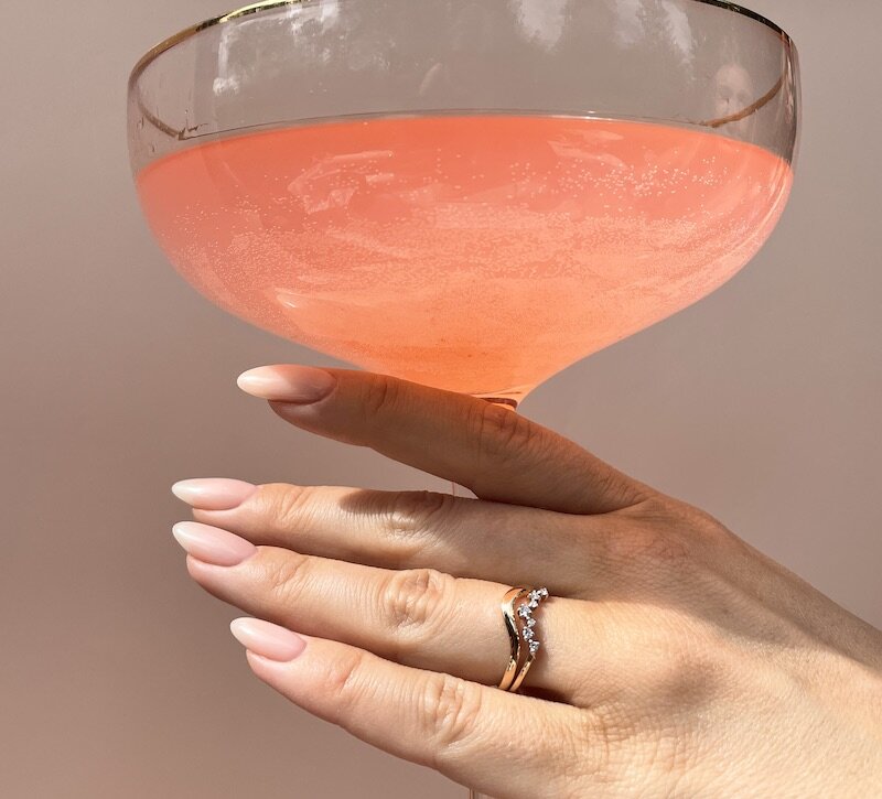 кольцо "Волна" из розового золота и кольцо "Диадема" с бриллиантами