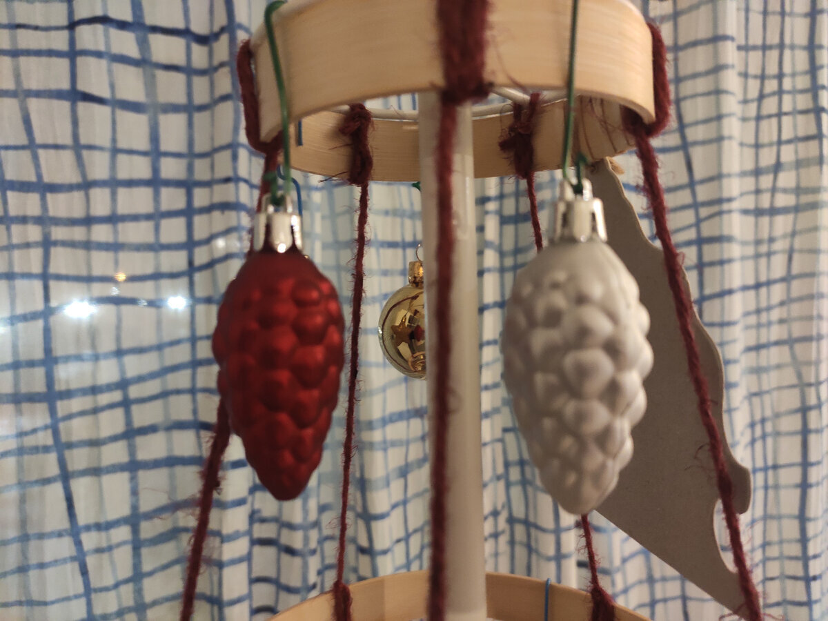 Шишки придадут уверенности в Новом году!