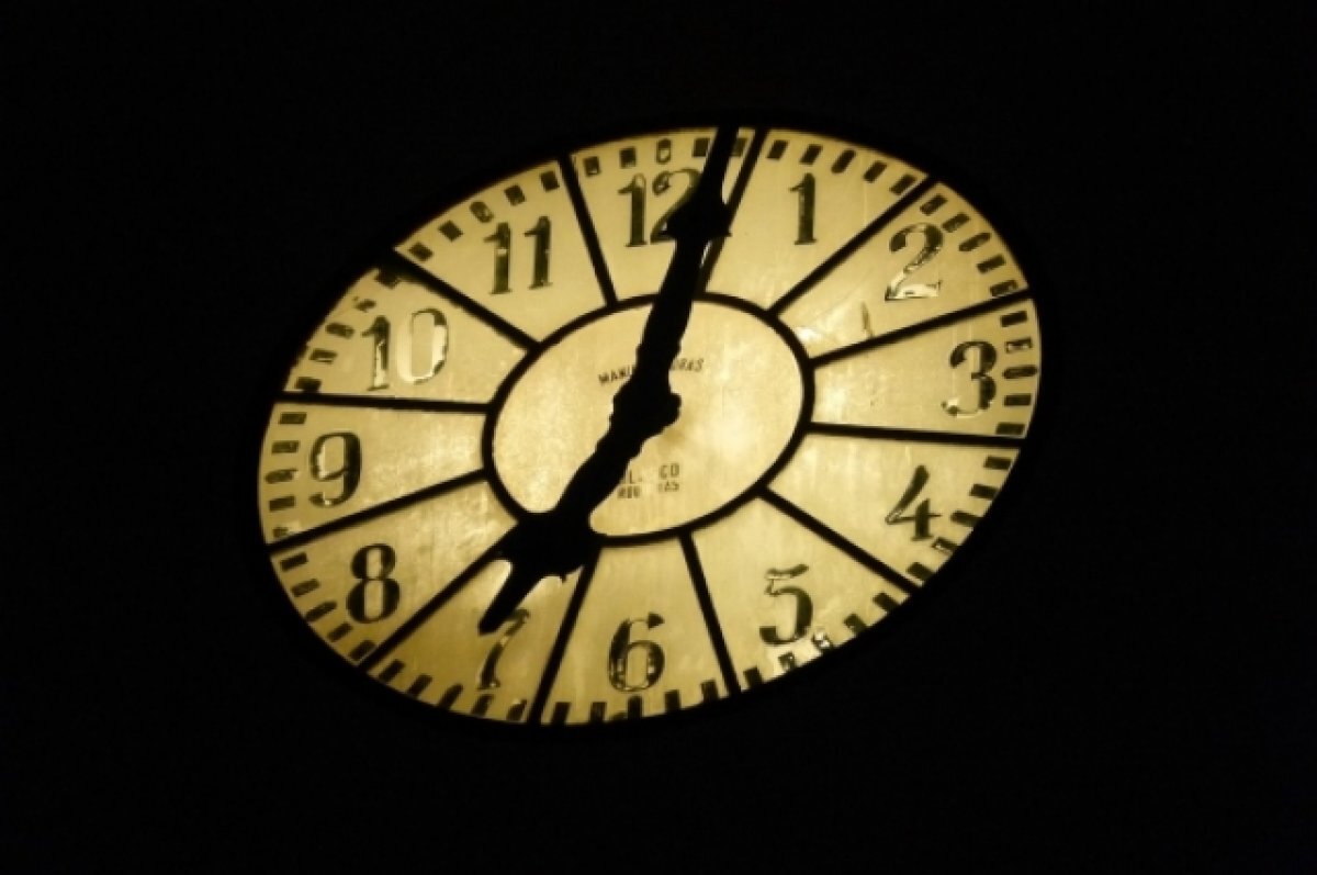    В России выпустили вручную расписанные часы с изображением Тульского кремля