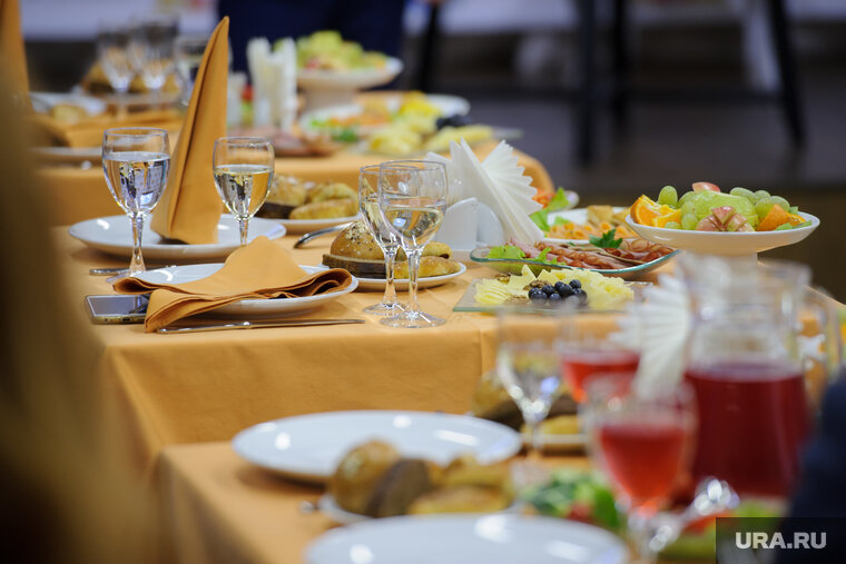    Чтобы не поправиться на праздниках, нужно есть осознанно