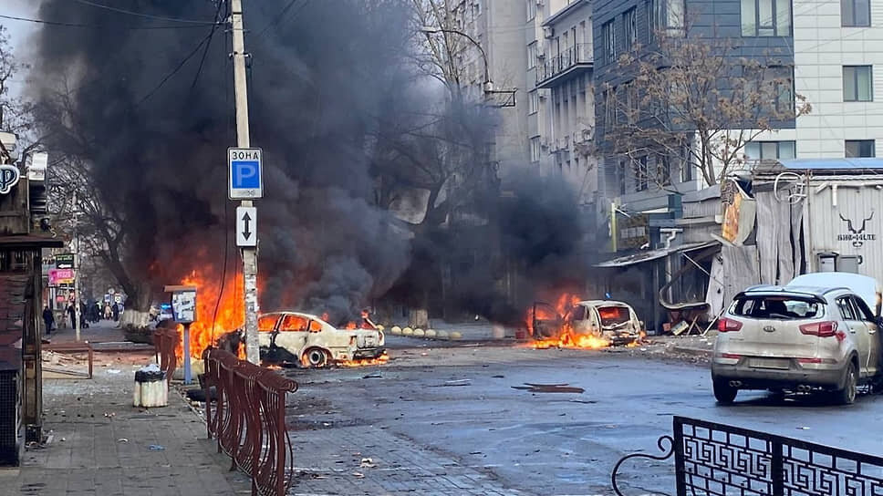 Фото: Reuters📷Последствия обстрела центра Херсона