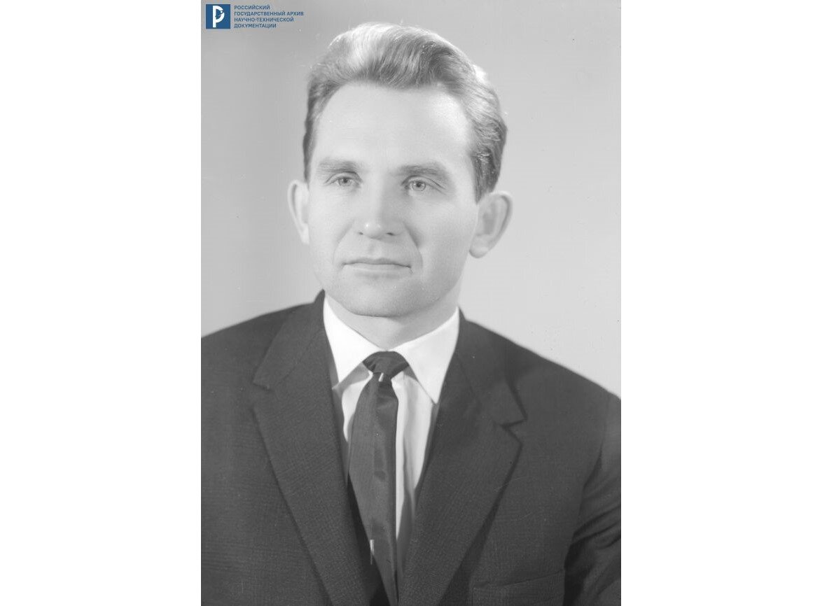 Летчик-космонавт СССР О.Г. Макаров. Звездный городок, 1973 г. РГАНТД. Арх. № 2-217.