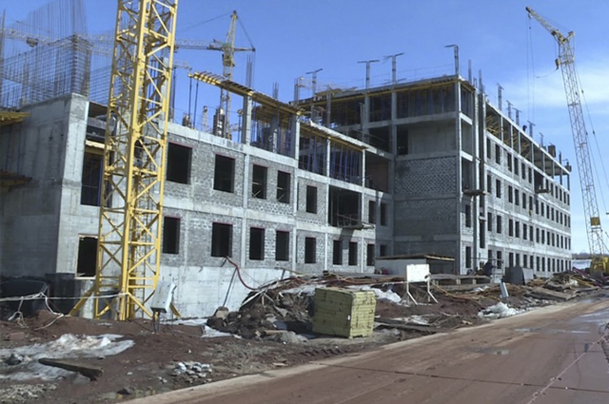    Так выглядела больница в Оренбурге на первых этапах строительства.