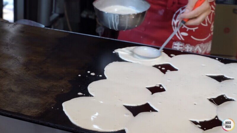    Окономияки также называют японской пиццей или блинчиками