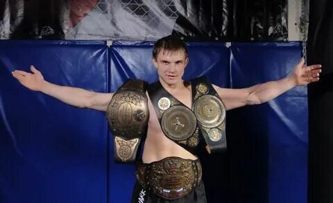 В 2004 году 22-летний датчанин  Мартин Кампманн считался одной из главных молодых звёзд европейских смешанных единоборств.-4