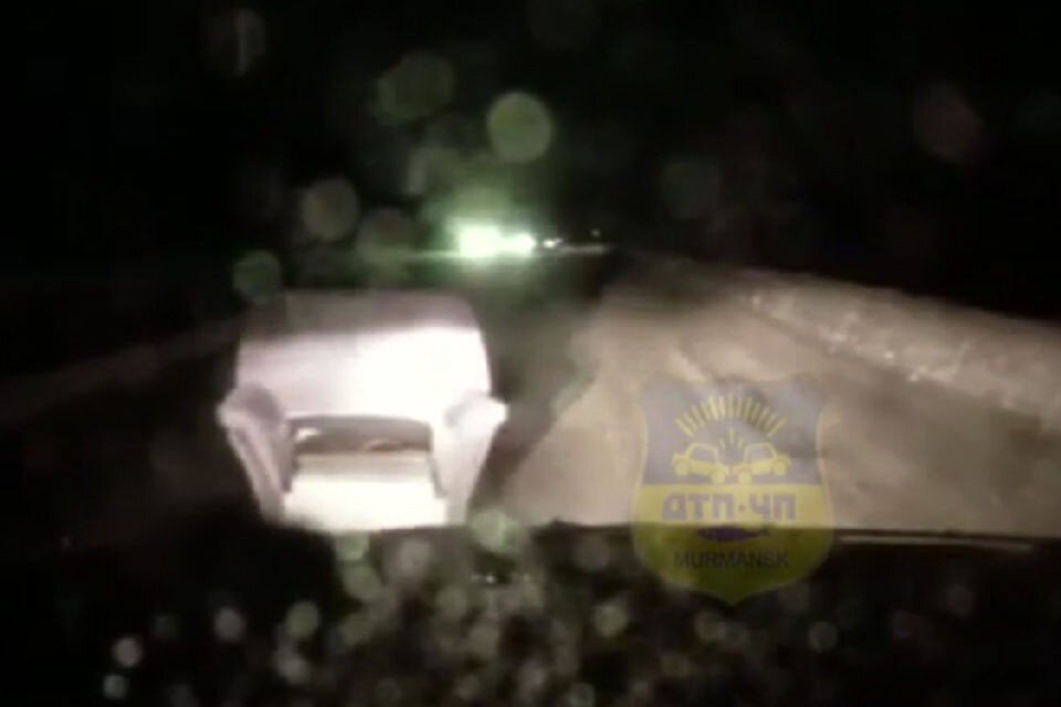     Момент аварии попал на видео. Фото: скрин видео vk.com/murmansk_dtp