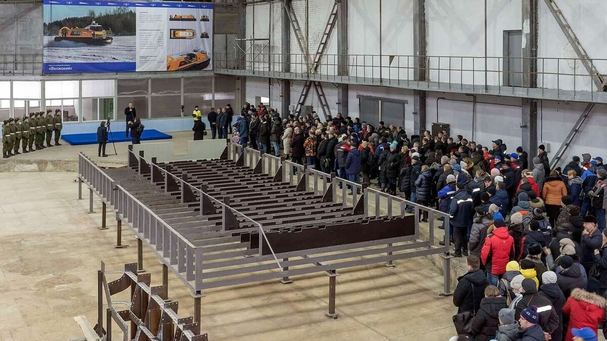     Головное судно на воздушной подушке «Волжский» заложили в Центральном конструкторском бюро имени Алексеева (ЦКБ по СПК). Об этом рассказали в пресс-службе предприятия.