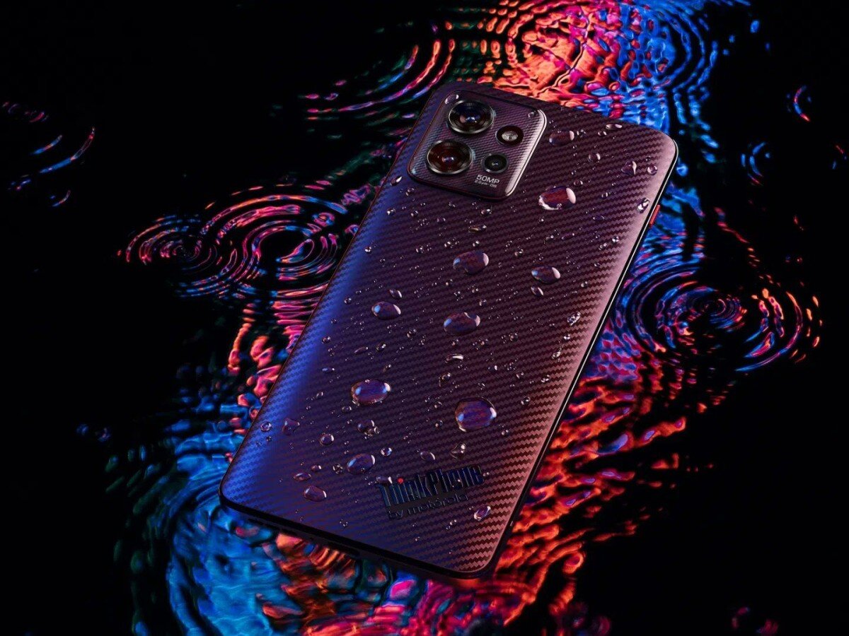    Новый «бизнес-смартфон» Lenovo с защитой IP68 показали со всех сторон
