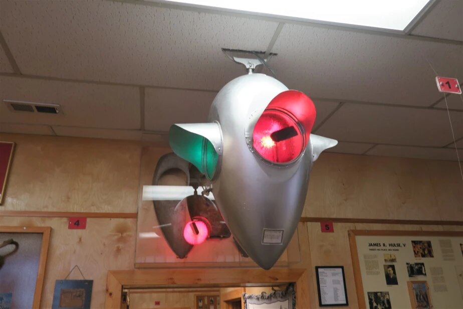     «Яйцо марсианина»: самый старый светофор мира может напугать... или насмешить