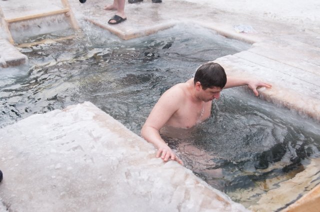    Как православная церковь относится к купанию в проруби на Крещение?