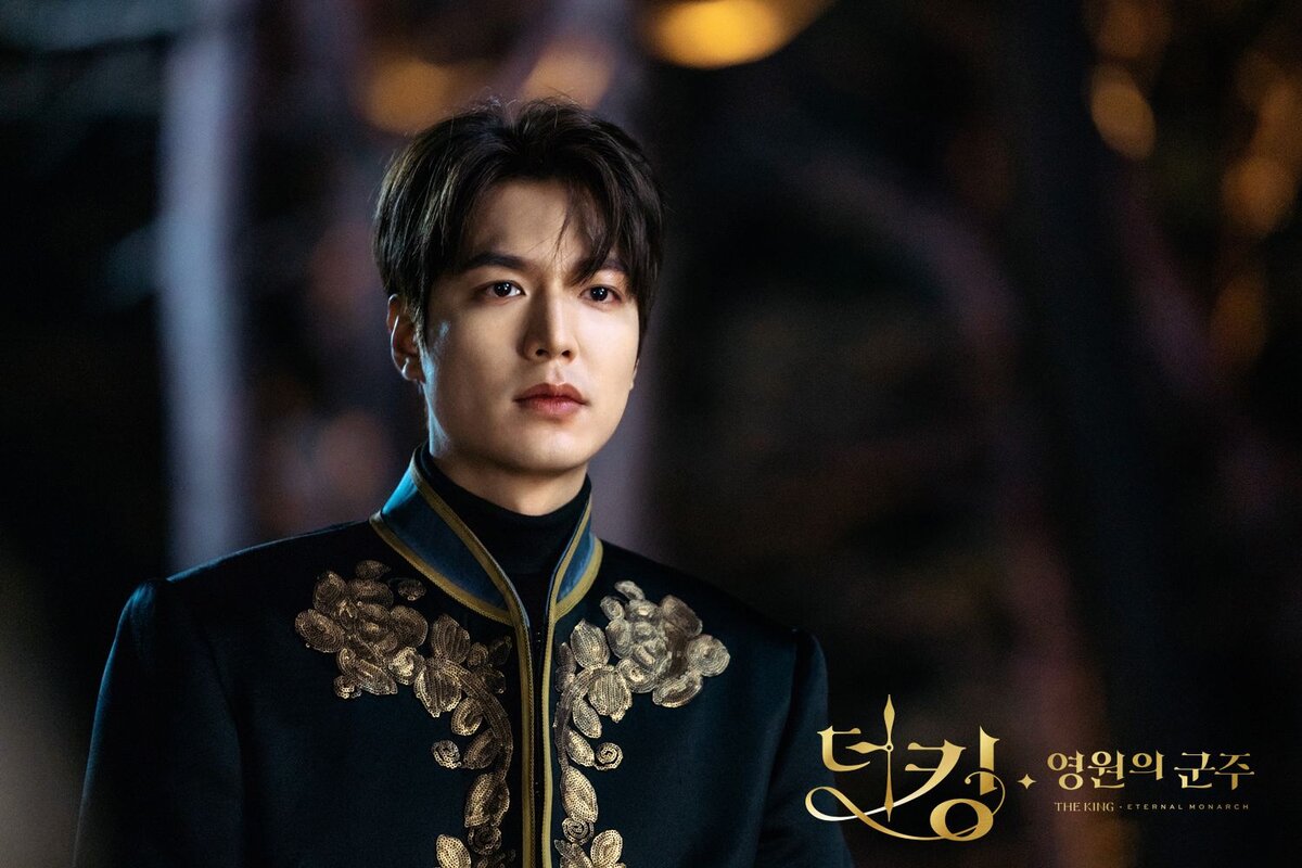 Дорама главный герой. Ли мин Хо 2020 Король вечный Монарх. Lee min ho Король вечный Монарх. Дорама «Король: вечный Монарх» (2020) ли мин Хо. Ли мин Хо 2020 дорама Король.