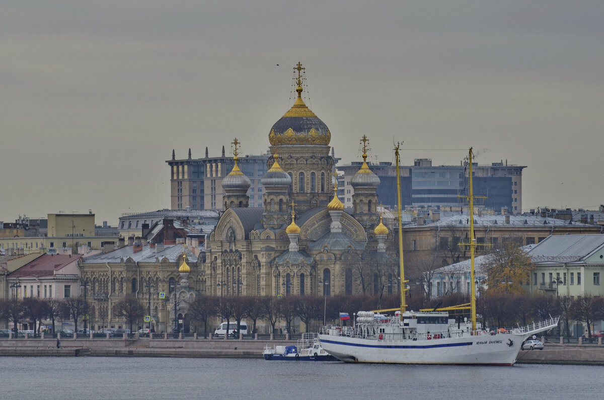 Смотрящий петербург