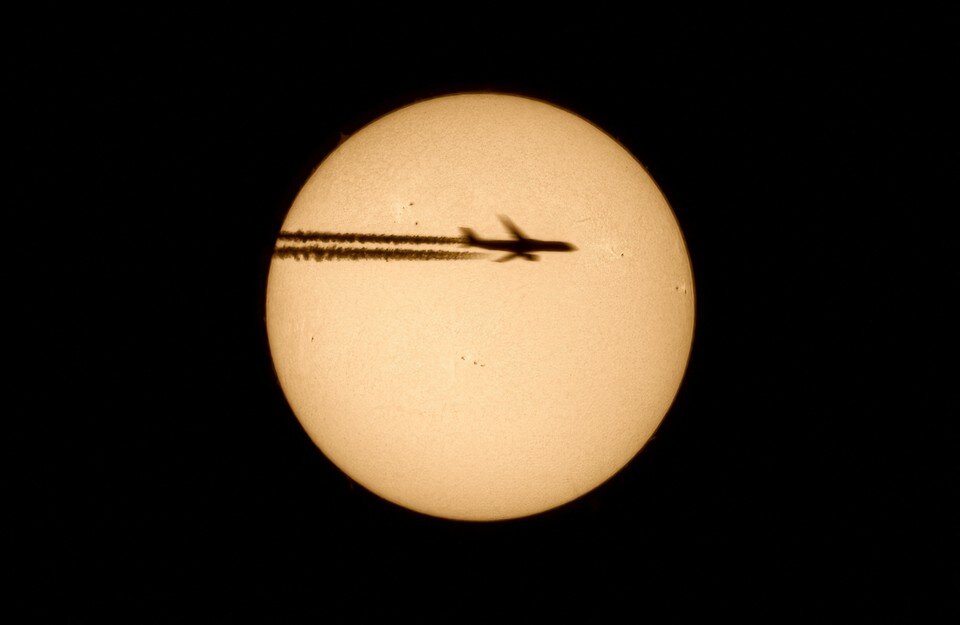     Вице-спикера Совфеда Косачев назвал вопрос об отмене оплаты неактуальным, так как воздушное пространство ЕС закрыто для России  REUTERS