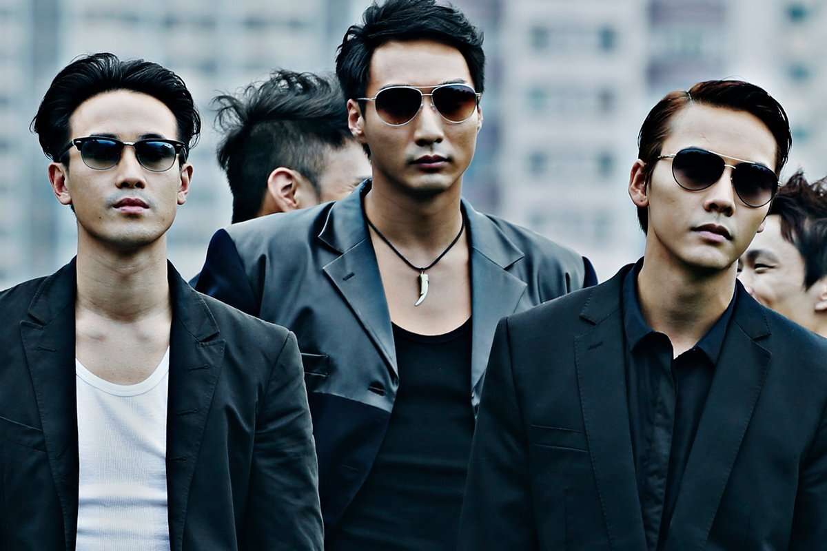 Постарайтесь сами распознать, что изображено на картинке. Китайские ОПГ или кельтская поэзия.