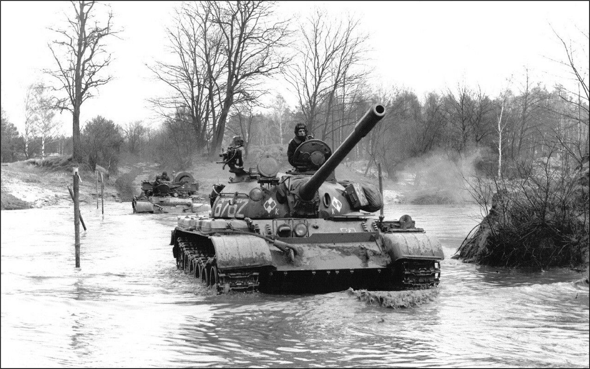 Т-55 в армии ПНР.  https://i.pinimg.com/originals/4e/b7/37/4eb737dd1c8c2d3a361bc65c8b94128f.jpg