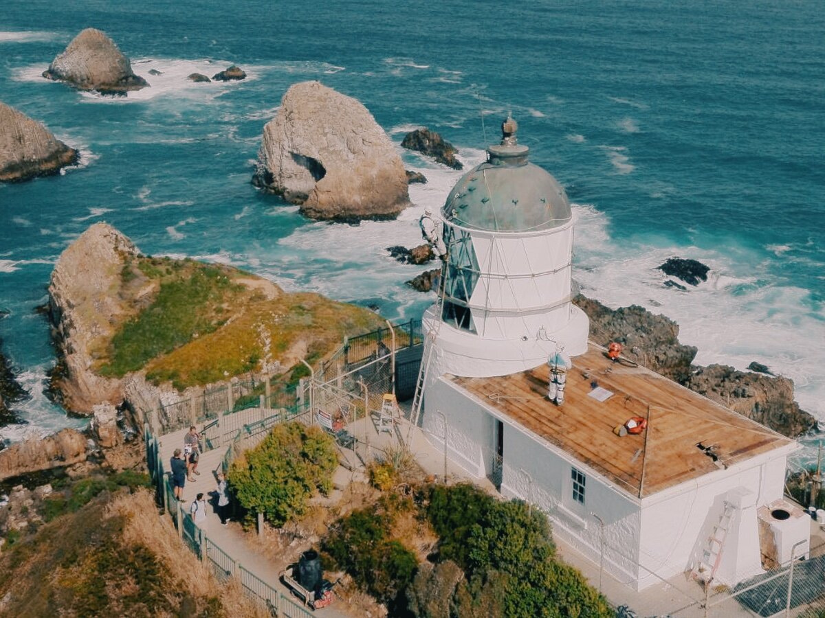 Маяк Nugget Point во время профилактических работ
