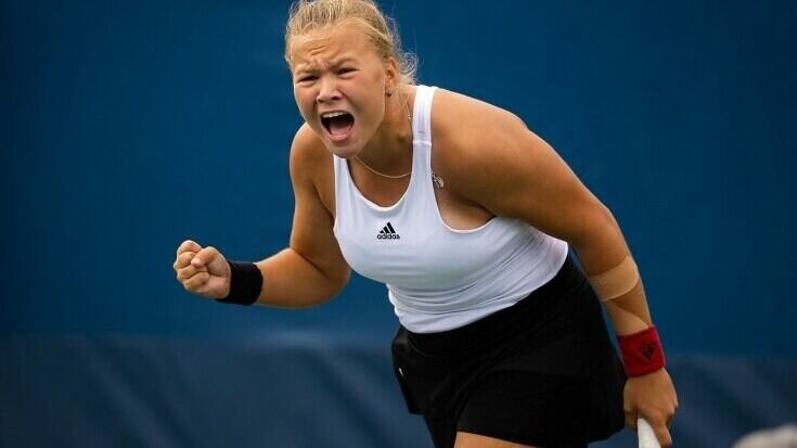     Российская теннисистка Диана Шнайдер вылетела с турнира Australian Open, проиграв во втором круге гречанке Марии Саккари.