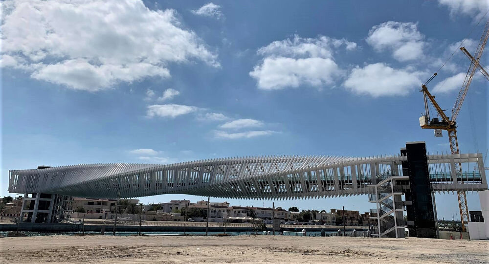 пешеходный мост в Дубае.