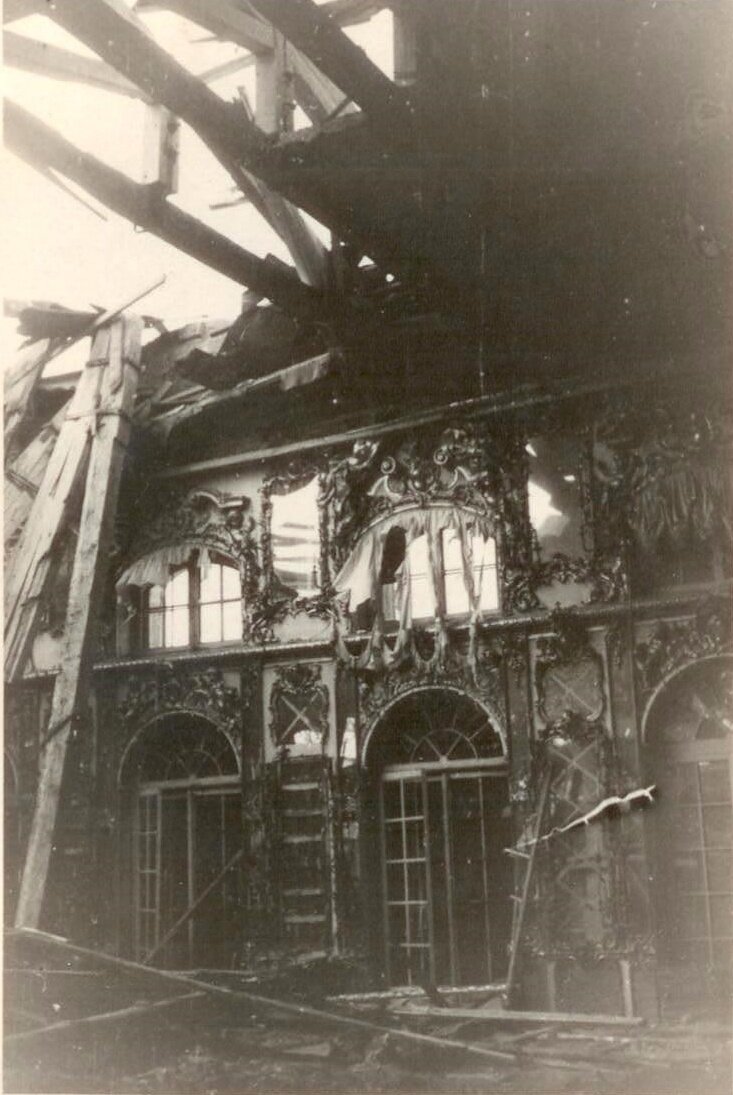 Большой зал Екатерининского дворца. 1944