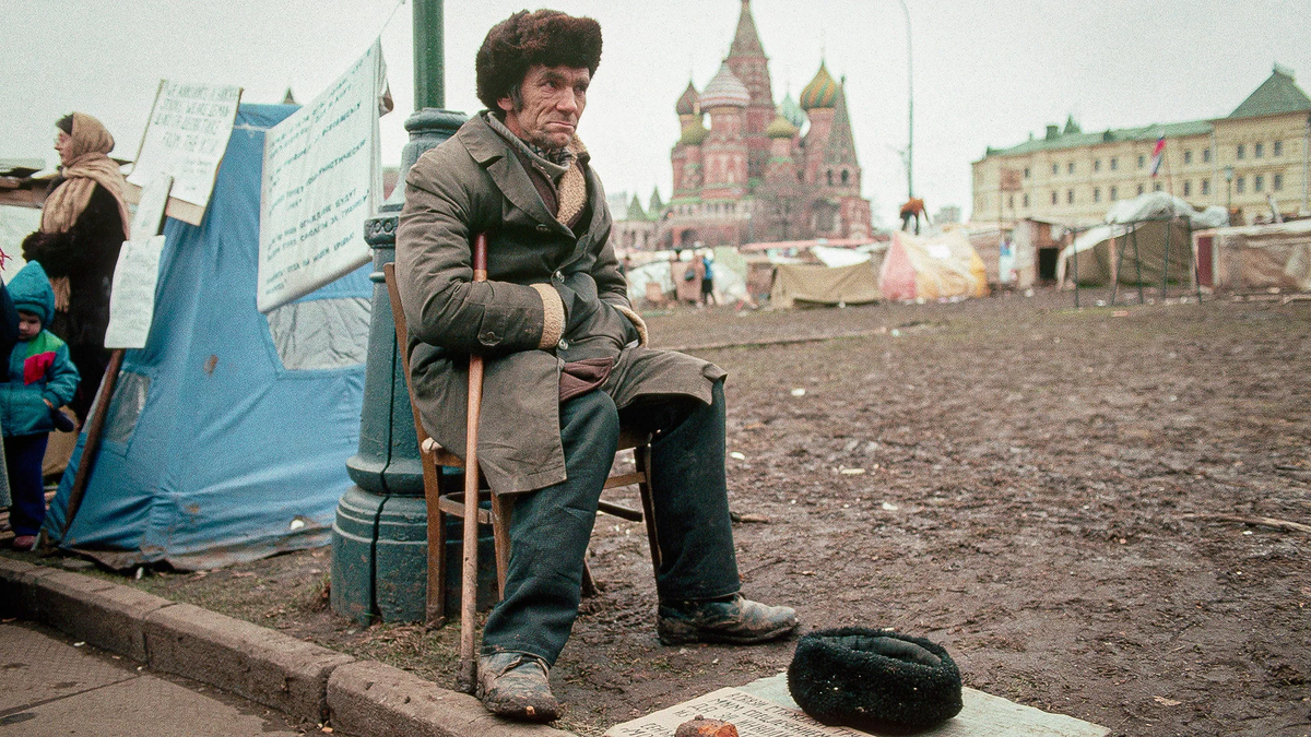 Он откладывал себе на похороны с чаевых. А на памятник накопить не успел... Просто актер Борис Гитин