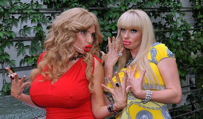 кадры из скетч-шоу «Одна за всех»