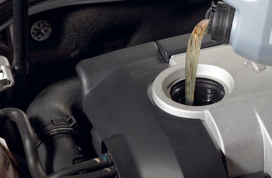     Моторное масло. Фото superstor.ru