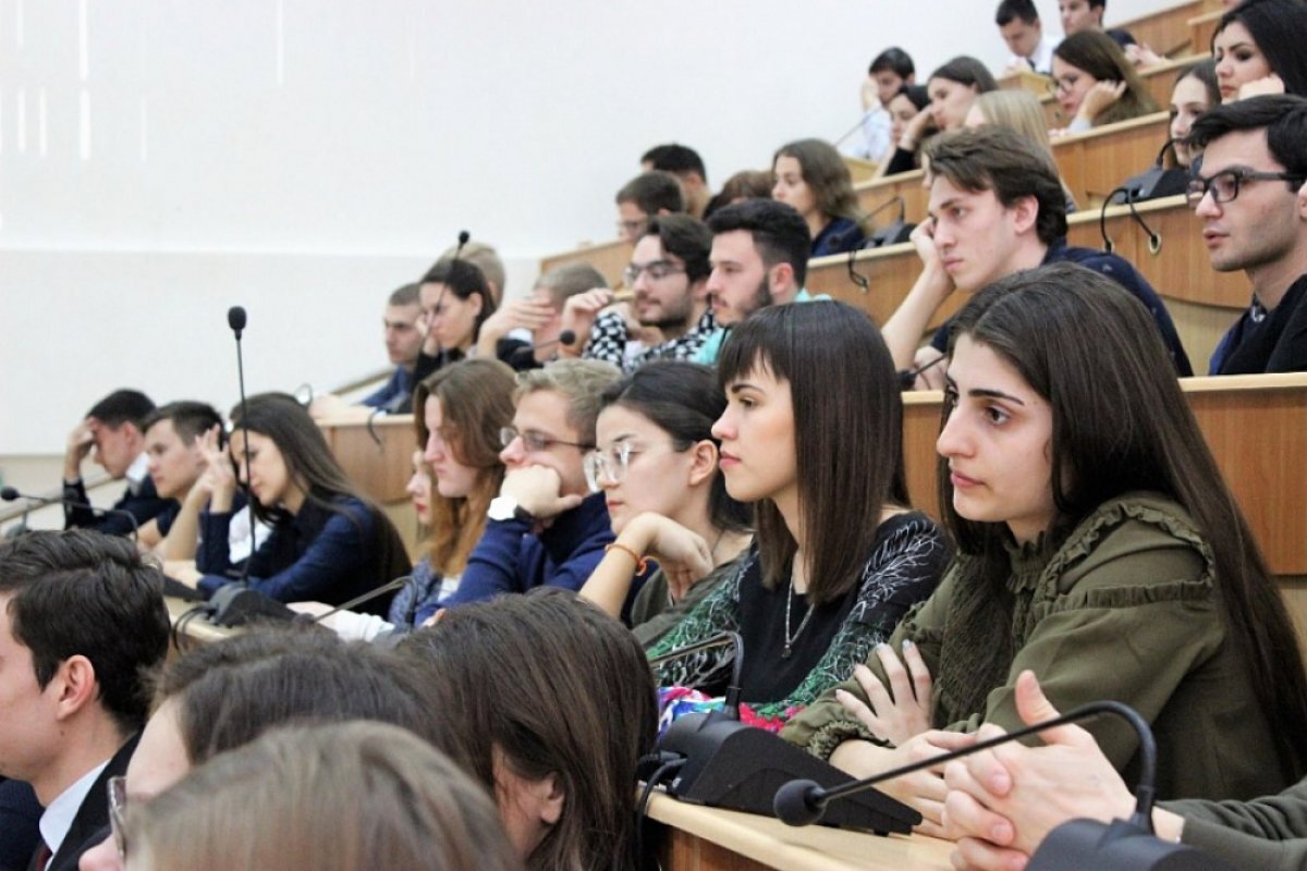    97% россиян хотели бы вернуться в студенческое время - опрос