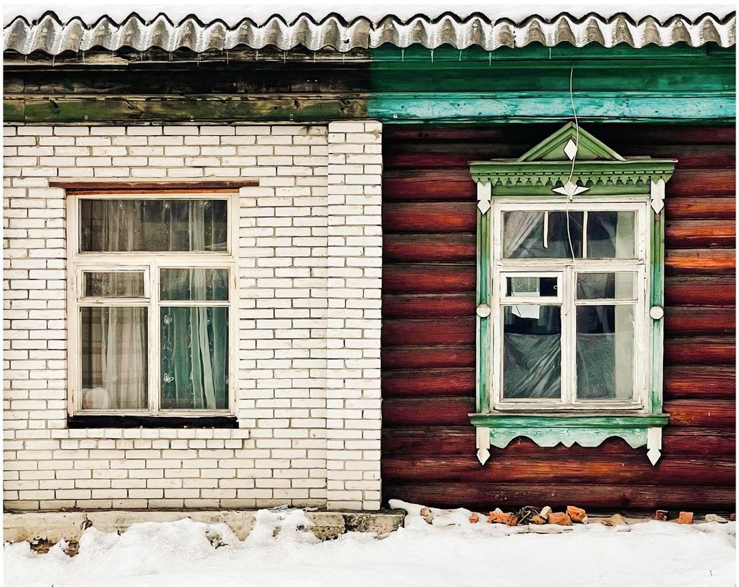 Половина дома что это. Половина дома. Дом покрытый маслом. Дом на половину. Реконструкция половины дома.