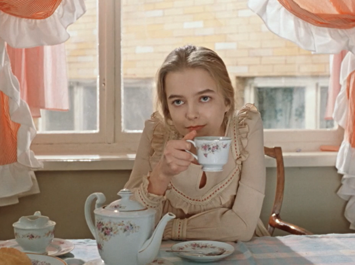 Наталья Вавилова. Кадр из кинофильма "Москва слезам не верит", 1979 г., режиссер  Владимир Меньшов, сценарист Валентин Черных, композитор Сергей Никитин (скриншот)