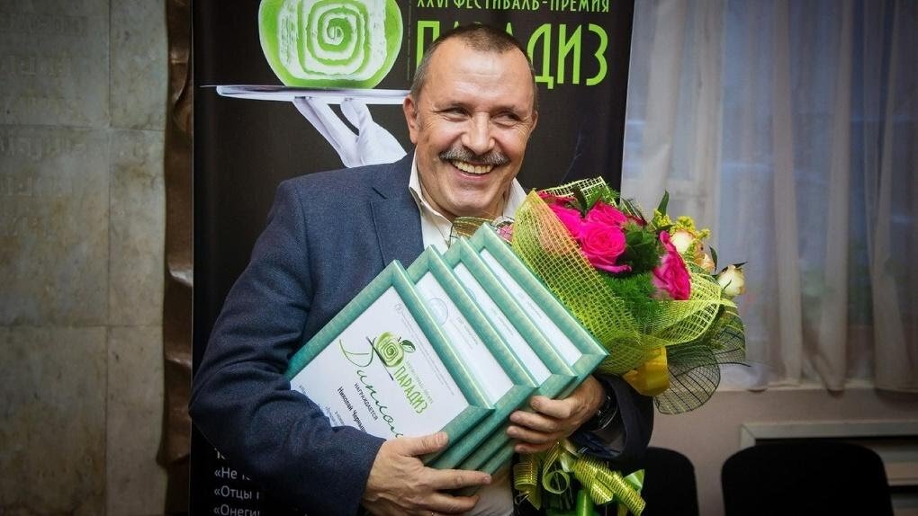Александр Кулябин возглавлял «Красный факел», его сын — Тимофей Кулябин — был главным режиссером театра с 2015-го по апрель 2022 года. После начала военной операции на Украине Кулябин-младший выступил против действий российских властей и уехал из страны.