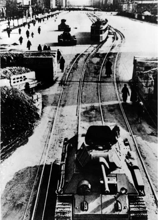 Танк на улице блокадного Ленинграда