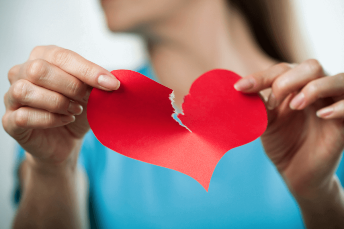 Частота страданий женщин от синдрома разбитого сердца возросла: причины и последствия