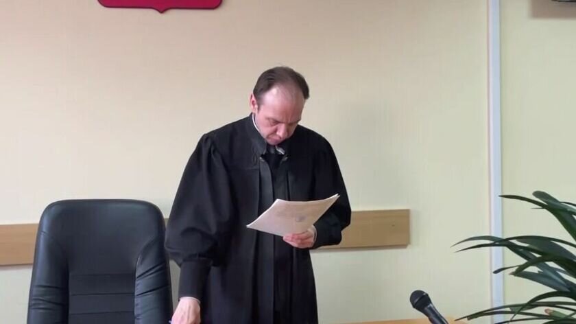     Суд вынес приговор Кириллу Мартюшеву. По данным «Нашего города» его приговорили к 3 годам лишения свободы в колонии общего режима и крупному штрафу. Скорее всего, он выйдет на свободу через 20 месяцев (почти 1,5 года).