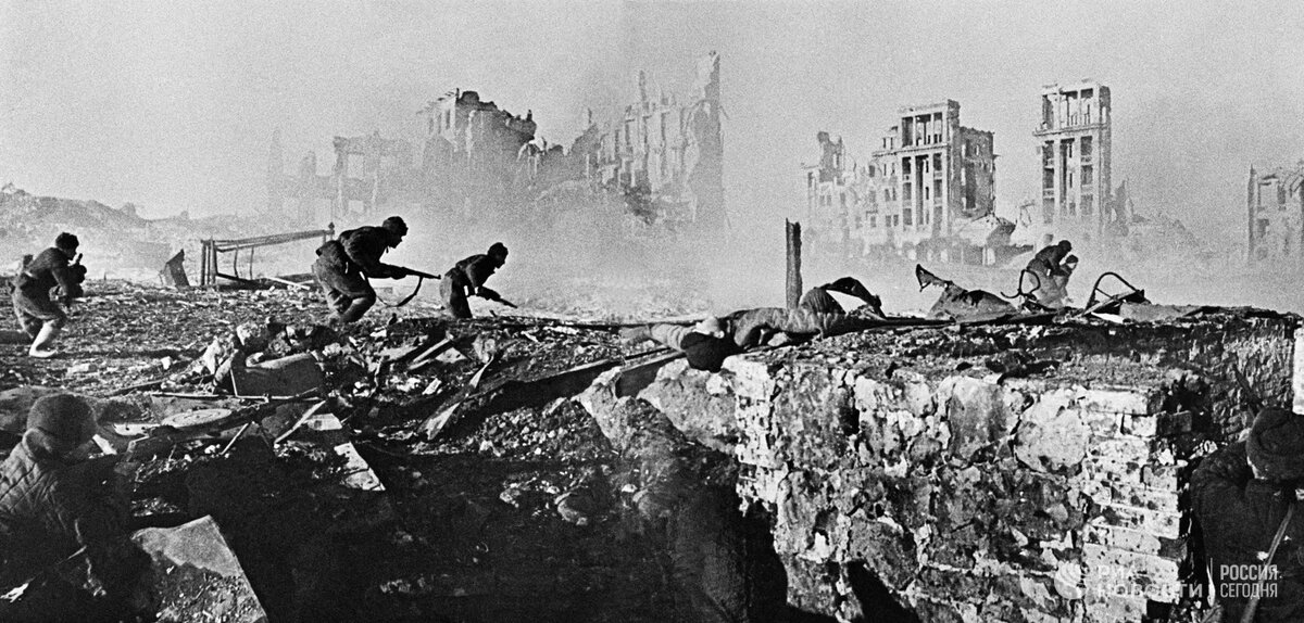 фото РИА НОВОСТИ  Сталинград после ковровой бомбардировки
