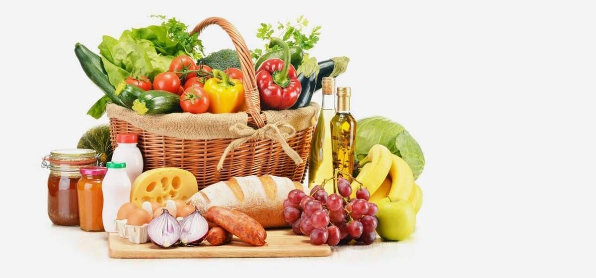 Серебро присутствует в организме человека и содержится в мозге, гипофизе, легких, печени, эндокринных железах, почках, костях, эритроцитах и радужной оболочке глаза. Ионы серебра участвуют в обмене веществ в организме и способствуют укреплению иммунной системы. Серебро в небольших количествах содержится в продуктах питания. Виноград, черника, голубика, арбуз, огурец, укроп, белые грибы, буковые грибы и кедровые орехи отличаются высоким содержанием серебра. Серебро содержится в мягкой пшенице и продуктах из нее, морских водорослях, креветках, лососе, сардинах и других морепродуктах. Минеральная вода также может быть источником серебра.