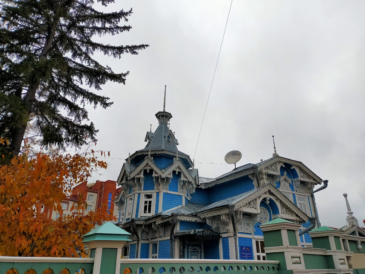 Дом с шатром