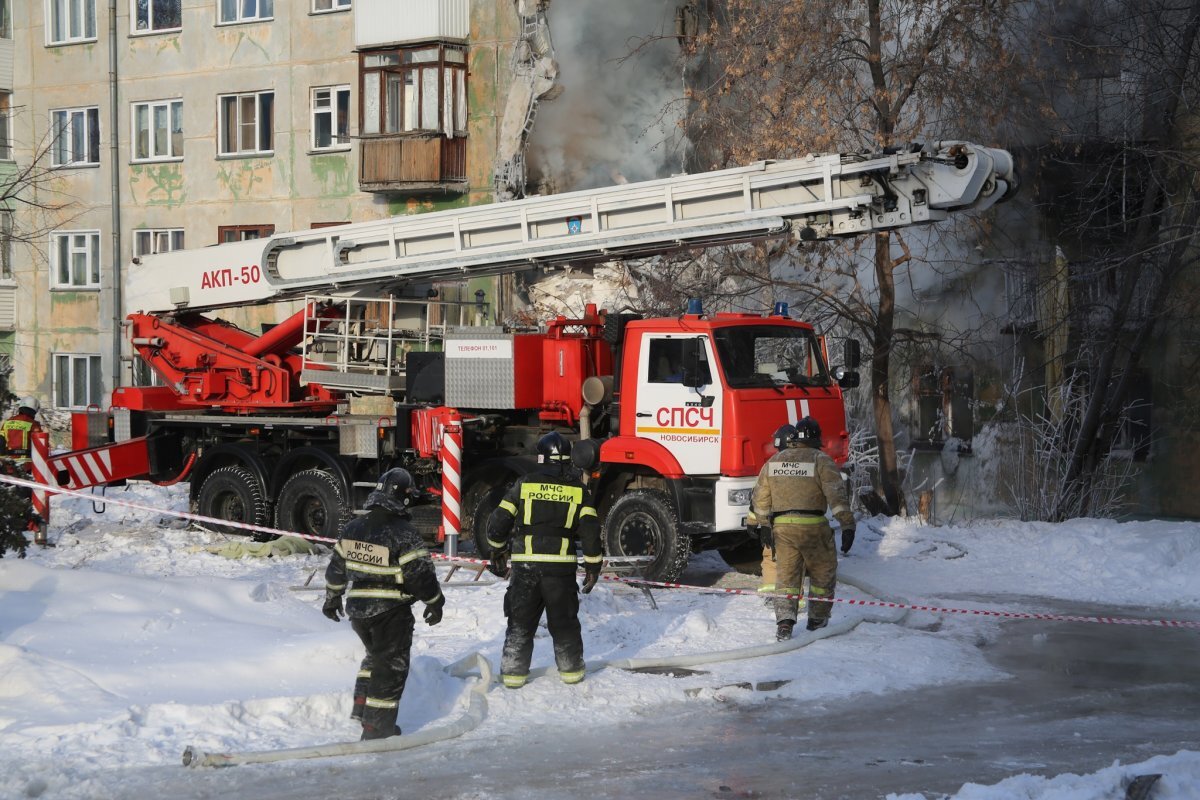    После взрыва газа в Новосибирске под завалами не нашли 7 взрослых и 3 детей