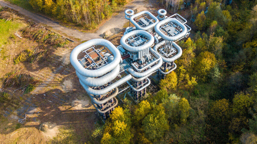Высоковольтные башни Tesla в городе Истра, Россия