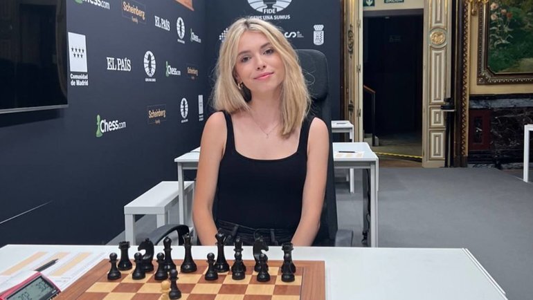    Анна Крамлинг. Соцсети